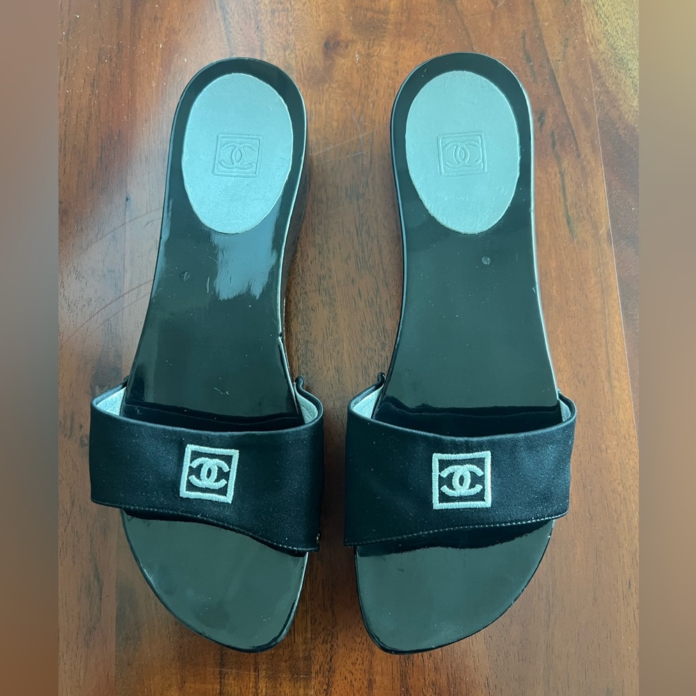 Black CHANEL sandals size 36